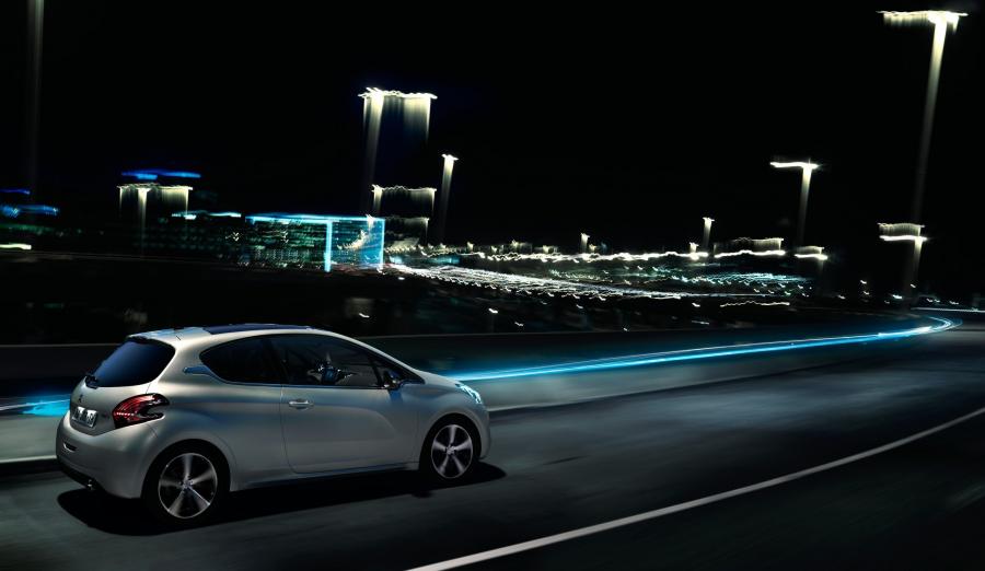  Peugeot 208 3-Door 2013 года  (фото 28 из 31)